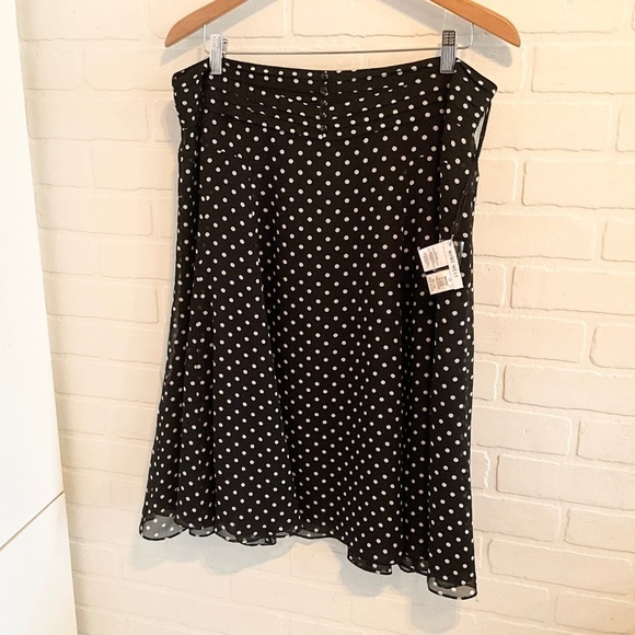 NWT Nine West Midi Skirt 100% silk Black White Polka Dot Flowy Lined Sz 14 - Picture 4 of 13